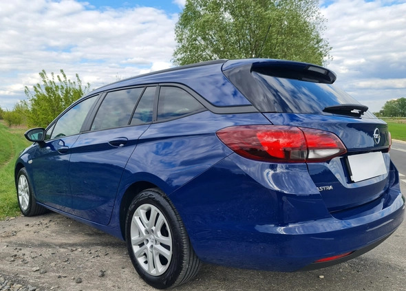Opel Astra cena 42500 przebieg: 122000, rok produkcji 2019 z Otwock małe 466